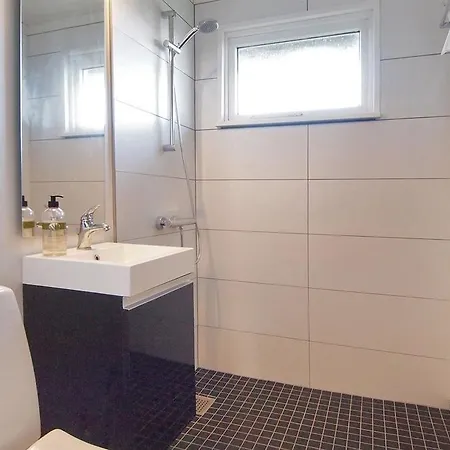 Three-bedroom Holiday Enebaervej 04 * Torreso